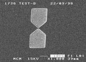 Agrandissement de la nanostructure  (17 707 octets)